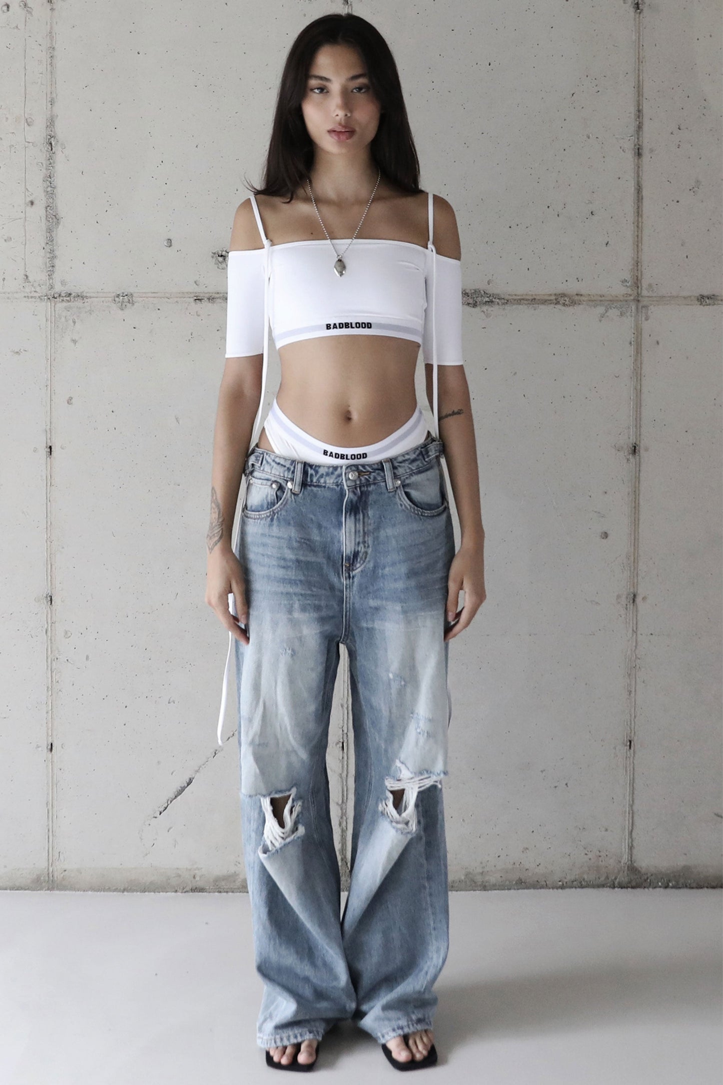 Badblood Small Logo Off Shoulder 1/2 Tee Bra White